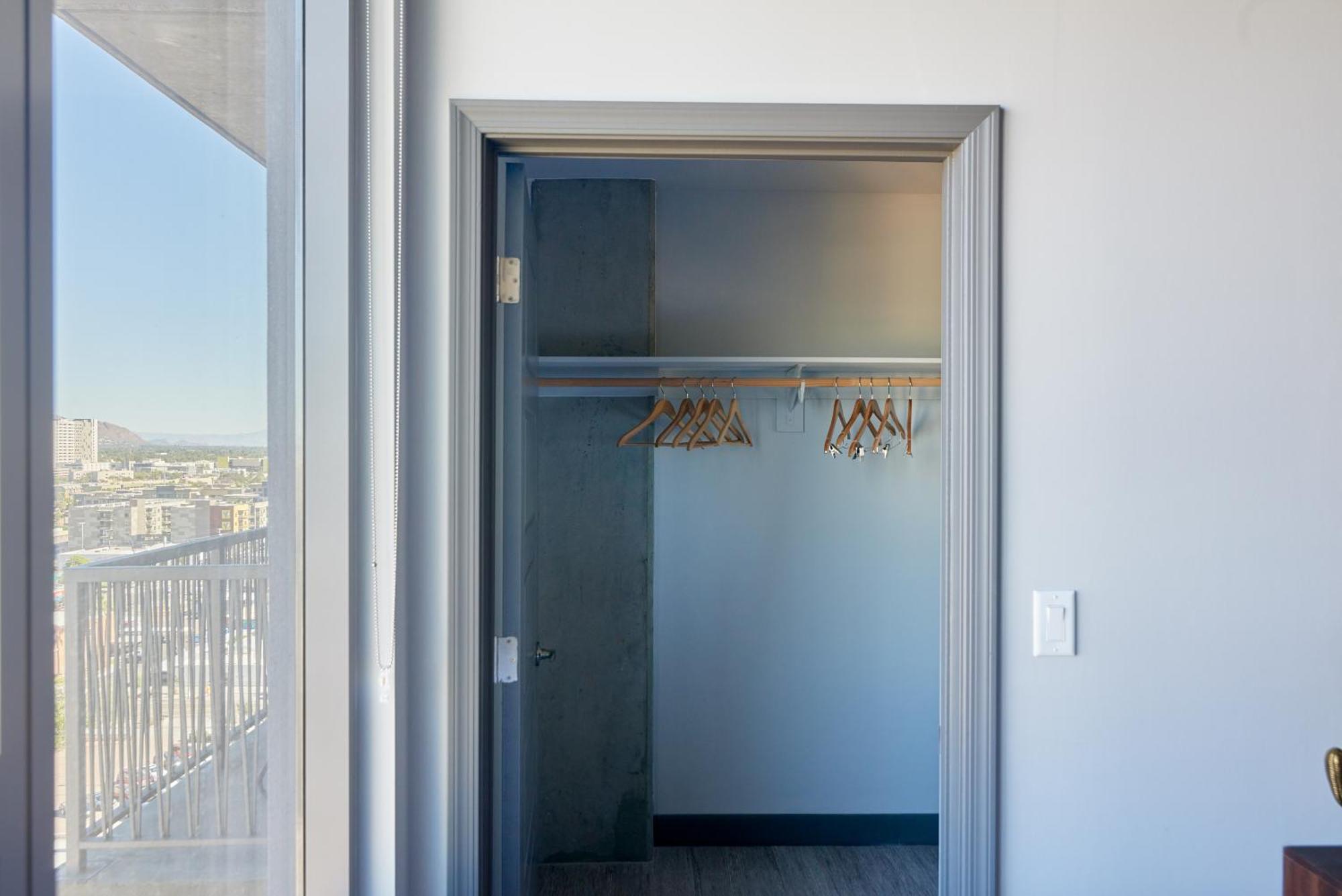 Sonder At Mckinley Lejlighedshotel Phoenix Eksteriør billede
